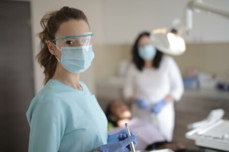 Ile trwa wybielanie zębów u dentysty?